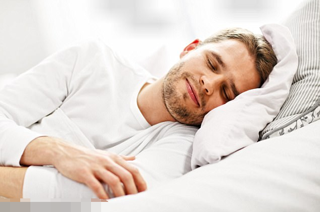 一个晚上不到七个小时睡眠减少精子质量,影响试管婴儿成功率 
